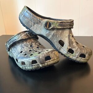 CROCS Classic Clog in Realtree Camouflage - Green/Brown